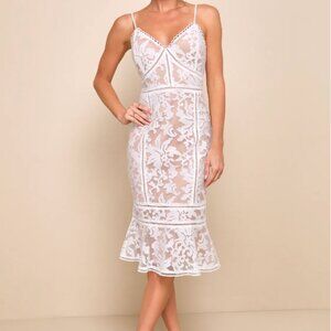 Lulus Alluring Love White and Beige Lace Trumpet Hem Midi Dress - NWT Size M
